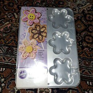 Wilton Blossom Flower Cookie metal Pan Spring Design Holiday and Easter New